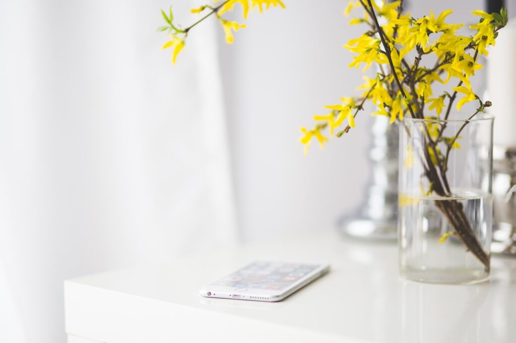 iphone, iphone 6, iphone 6 plus, apple, nature, white desk, desk, flowers, flower background, beautiful flowers, yellow flowers, spring, work, workspace, office, officespace, interior, home, flower wallpaper, home office, technology, mobile, phone